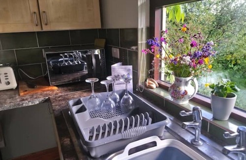 Laugharne Cottage | Golwg Harddwch Cottage, The Longlanes Laugharne, Carmarthen, South West Wales UK