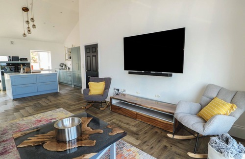 Llanddulas Cottage | GOLYGFA GELE, pet friendly, country holiday cottage in Llanddulas