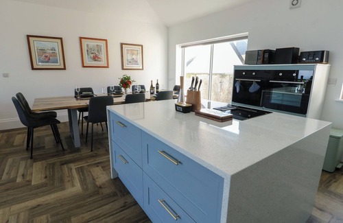 Llanddulas Cottage | GOLYGFA GELE, pet friendly, country holiday cottage in Llanddulas