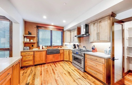 South Lake Tahoe Apartment | Gondola Vista
