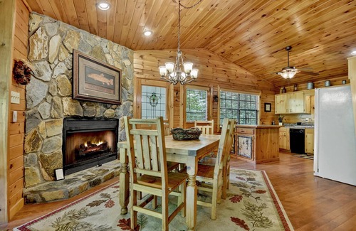 Epworth Cabin | Gone Fish Inn| Creek Frontage| Hot Tub | Pool Table