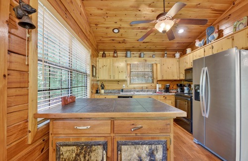 Epworth Cabin | Gone Fish Inn| Creek Frontage| Hot Tub | Pool Table