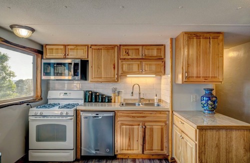 Saddlestring House | Gone Fishin' – Hot Tub & BBQ | Mountain Retreat