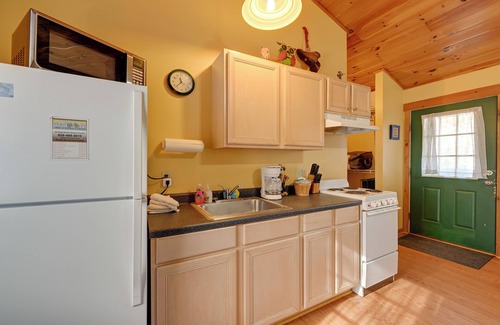 Bryson City Cabin | 'Gone Hiking' Bryson City Cabin w/Hot Tub & Grill
