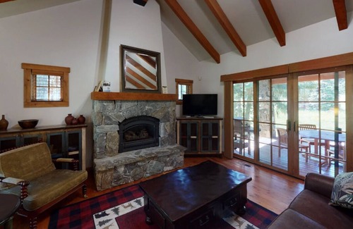 Tamarack Cottage | Gone Skiing - Serene Cottage | Ski-In/Ski-Out Private Hot Tub