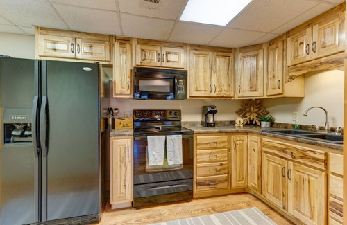 Ellijay Cabin | Gone Squatchin Creekside Cabin~5 Mins to Wineries & Apple Orchards~ Dog Friendly