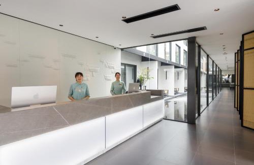 Chengdu City Centre Hotel | Gongxili - Xige Hotel -8mins walk from Tonghuimen metro station, near Tianfu square, close by culture park and Sichuan opera house, English speaking service,speaking service, local tours