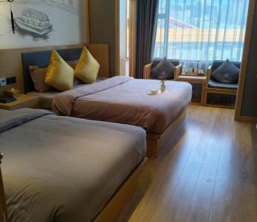 Luosiwan International Trade Area Hotel | Gongxili-Yinjian Hotel