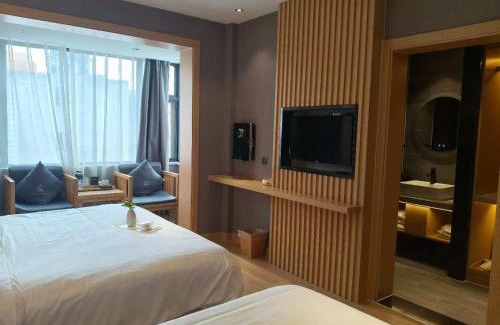 Luosiwan International Trade Area Hotel | Gongxili-Yinjian Hotel