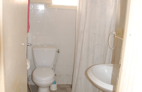Hawmat al Badawiyin House | Good and cheap, which is our motto. Centrally located, but quiet.