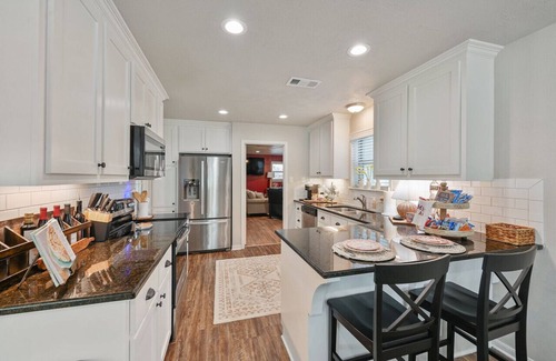 La Brisa House | Good Bull Getaway~ 3BR Getaway near Kyle Field