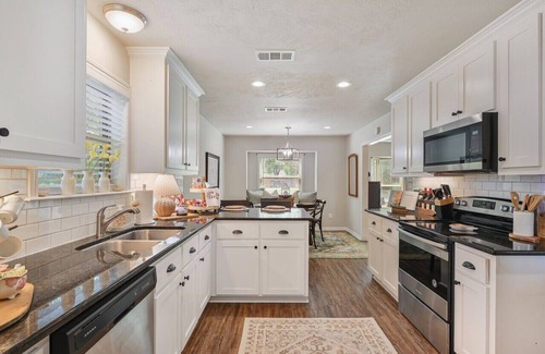 La Brisa House | Good Bull Getaway~ 3BR Getaway near Kyle Field