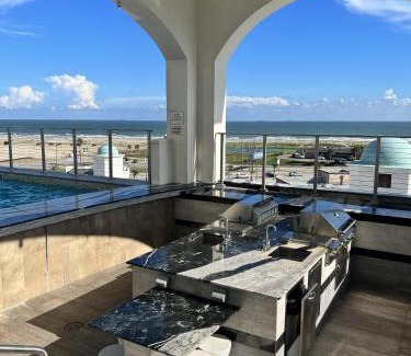 Galveston Apartment | Good Day Sunshine - Emerald 712