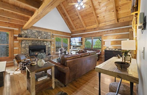 Boone Cabin | Good Dog Dreams