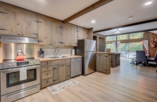 Cranmore Birches Ski Chalet | Good Friday Chalet | Walk to Village + Cranmore Mt