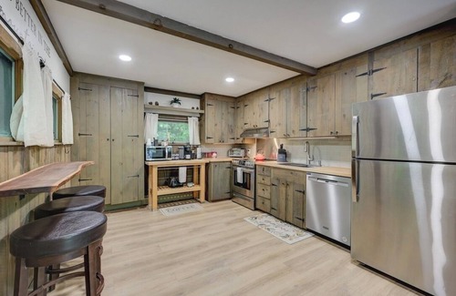 Cranmore Birches Ski Chalet | Good Friday Chalet | Walk to Village + Cranmore Mt