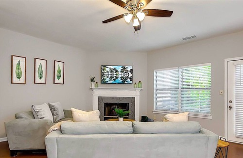Town Center House | Good Karma Rentals- Newly Renovated! 2 BDR Kennesaw house, Close to KSU, Malls,