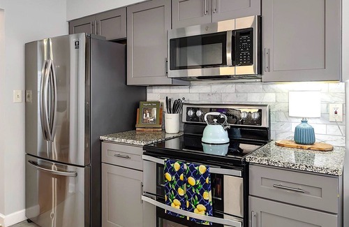 Town Center House | Good Karma Rentals- Newly Renovated! 2 BDR Kennesaw house, Close to KSU, Malls,