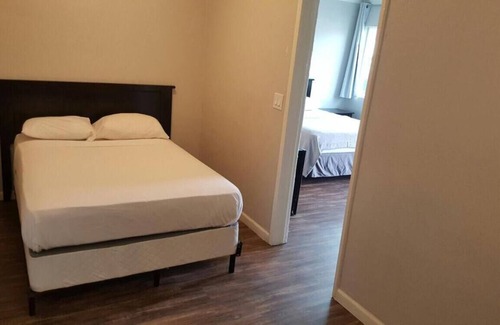 North Hills East Hotel | Good Knight Inn Motel