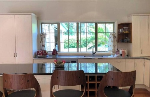 Glenbervie House | Good location about 15 Minutes To the CBD .n9 Cars free parking. free WI-FI ,
