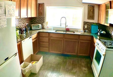 Surrey House | Good location