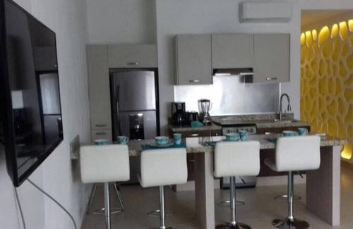 Diaz Ordaz Condo | Good location! Versalles 3 blocks to the beach! ?