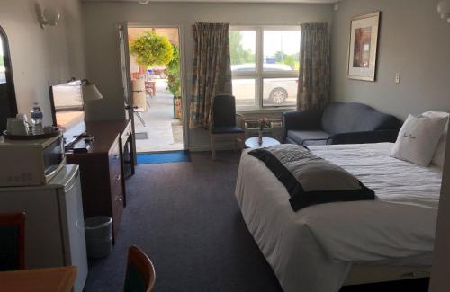 Port Colborne Hotel | Good Night Inn