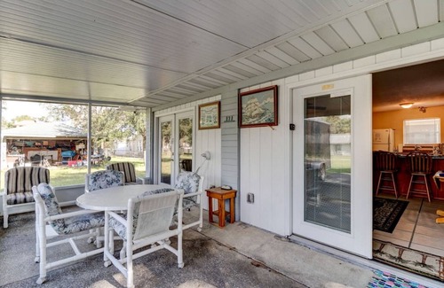 Kingston House | Good Old Days Cottage, King Bed, Pet Friendly