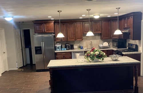 Dickinson House | Good place for Galveston cruise and big family reunion