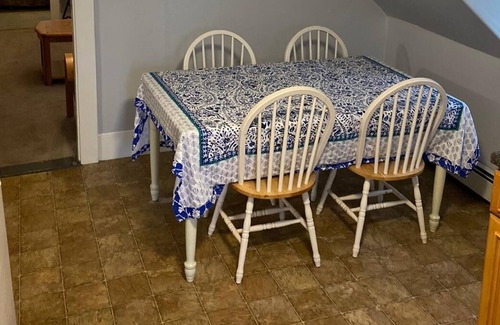 Beverly Apartment | Good size 3 bedroom apartment in Beverly