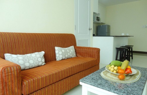 Ekkamai Apartment | Good Time, Happy Time for Friends & Family