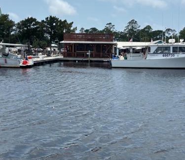 Steinhatchee Hotel | Good Times Motel and Marina