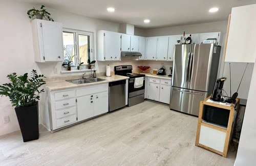 Melaleuca Gardens House | Good Vibes House with private pool