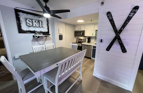 Snowshoe Condo | Good vibes only! 2BR at Silver Creek- sleeps 8