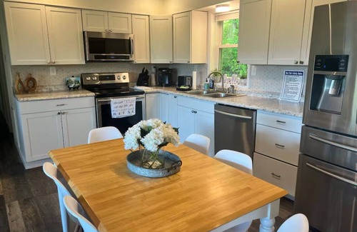 Stanton House | Good Vibes Only: Red River Gorge! Large Game Room! Hot Tub!