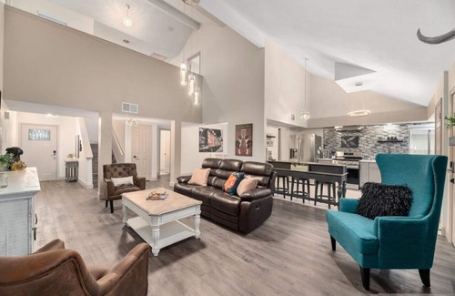 Milwood House | 'Good Vibes Roll' Pet-friendly! Near Domain!
