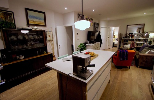 Leslieville House | Good Vibes Suite 93 Walk Score & 91 Transit Score