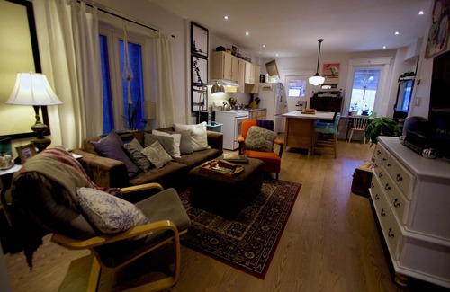 Leslieville House | Good Vibes Suite 93 Walk Score & 91 Transit Score