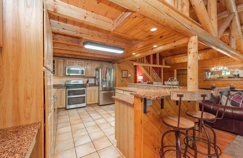 Paradise Point Cabin | Good Vibrations: Lake Access, Log Chalet, Hot Tub, Fire Pit, Grill!