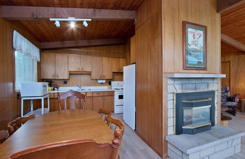 Bayfield Cottage | Good Vibrations, Large yard, close to Beach