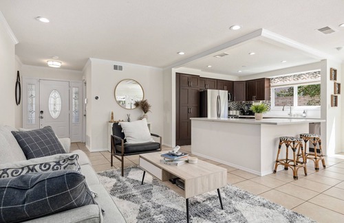 Canyon Country House | GOODE.HOMES Cozy 4 bedroom home w/Jacuzzzi