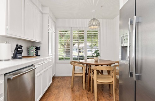 Valencia House | GOODE.HOMES | Luxury 3-bedroom home w/lush garden
