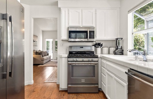 Valencia House | GOODE.HOMES | Luxury 3-bedroom home w/lush garden