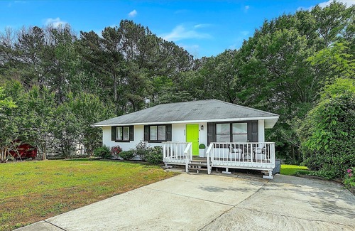 Marietta House | GoodKarma Rentals -Mary's Hideaway!Marietta Square Entire House ,Clean,Close ml