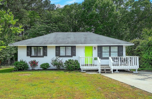 Marietta House | GoodKarma Rentals -Mary's Hideaway!Marietta Square Entire House ,Clean,Close ml