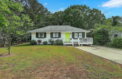 Marietta House | GoodKarma Rentals -Mary's Hideaway!Marietta Square Entire House ,Clean,Close ml