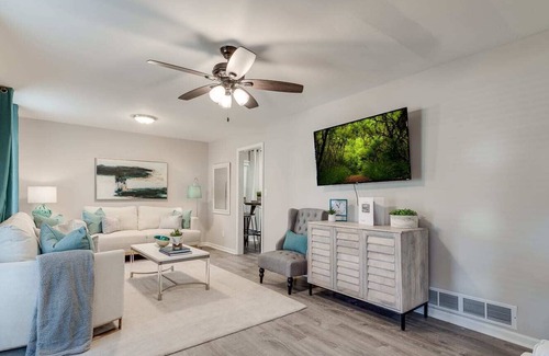 Austell House | "GoodKarma Rentals"-Stunning Home in Austell! Newly Updated. Best location.Very