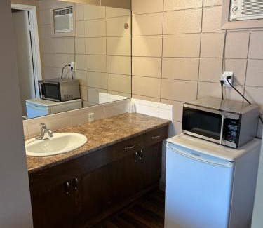Lloydminster Hotel | Goodknight Inn