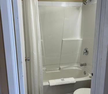 Lloydminster Hotel | Goodknight Inn