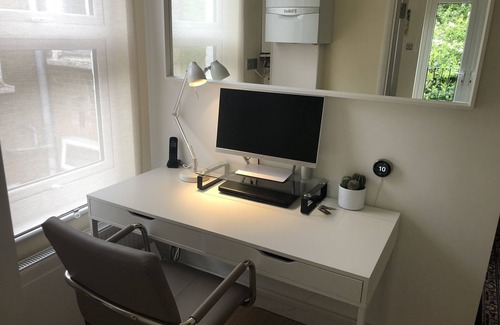 Askew Apartment | Goodwin luxury apartment, 2 double bedrooms, free parking